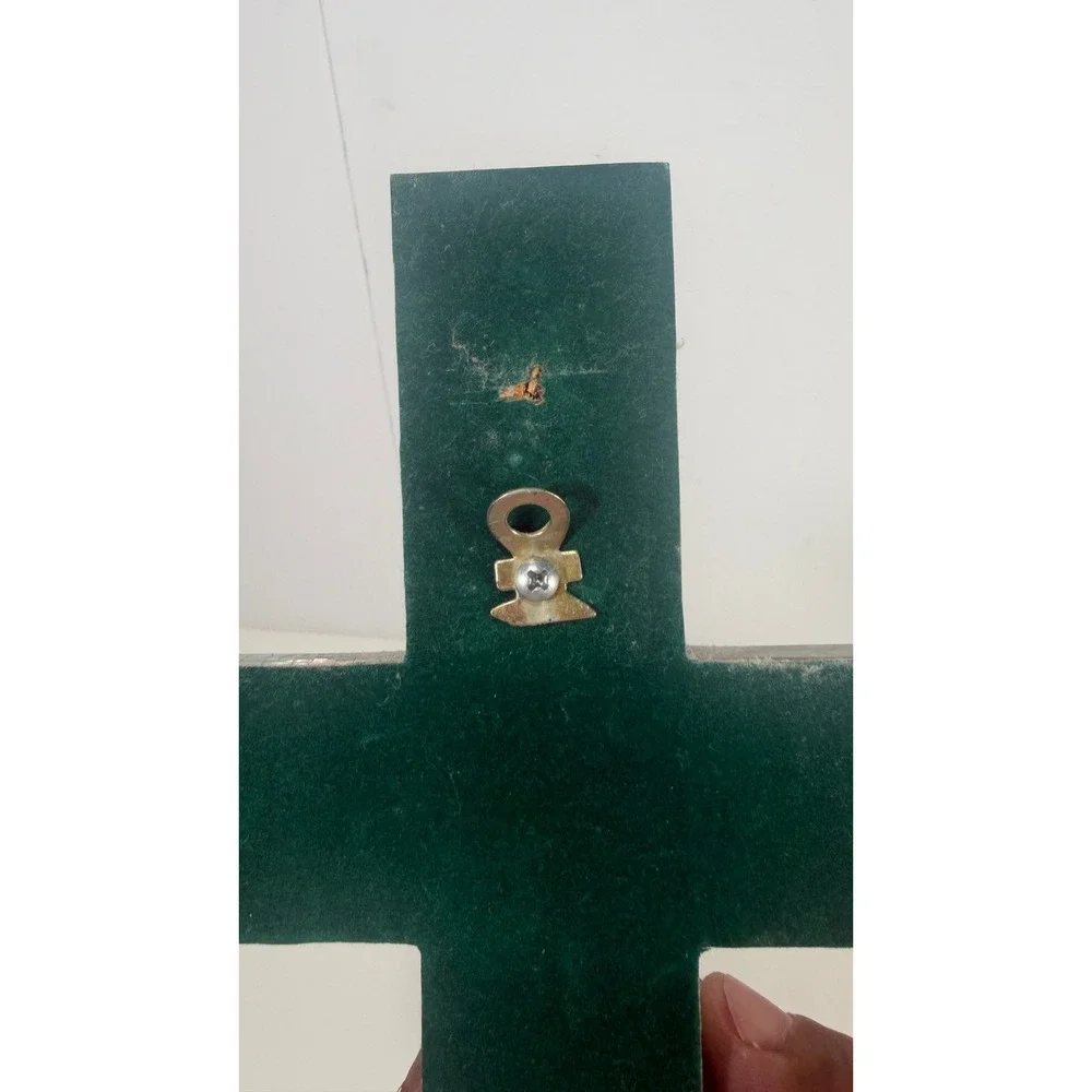 Unbranded wall cross
